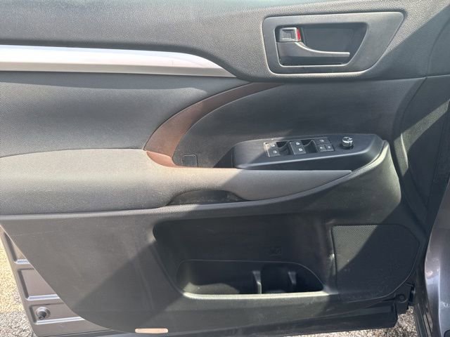 Used 2019 Toyota Highlander LE image 22