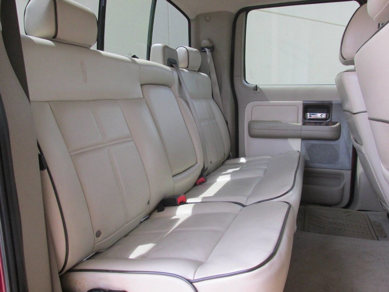 Used 2006 Lincoln Mark LT 2WD image 25