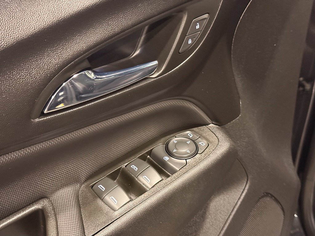 Used 2022 Chevrolet Equinox RS w/ RS Leather Package FWD image 14