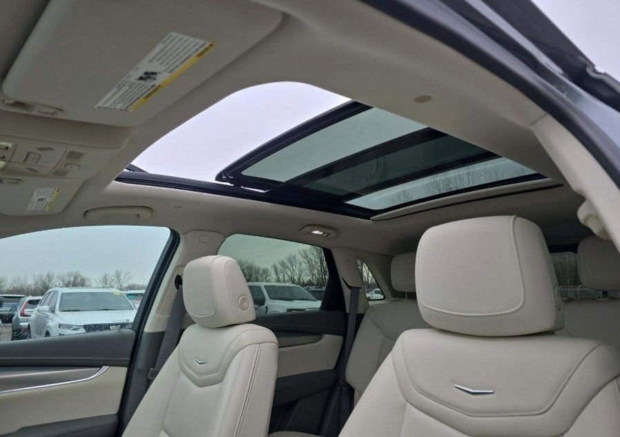 Used 2022 Cadillac XT5 Premium Luxury w/ Technology Package image 9