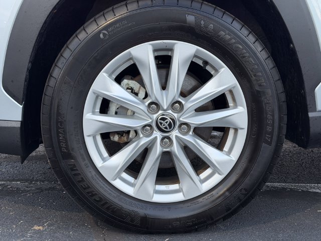 Certified 2025 Toyota Corolla Cross LE w/ Moonroof Package FWD image 11