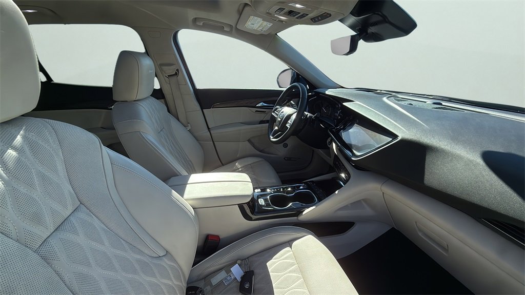 Used 2023 Buick Envision Avenir image 18