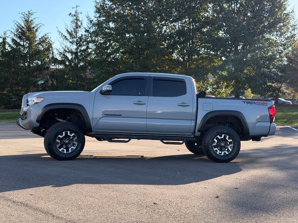 Used 2019 Toyota Tacoma TRD Off-Road AWD/4WD image 3