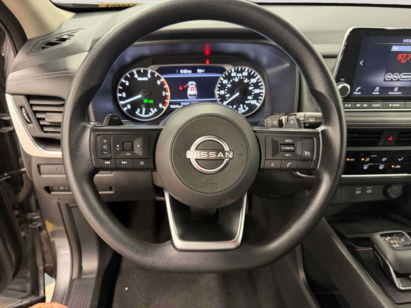 Used 2024 Nissan Rogue S FWD image 15