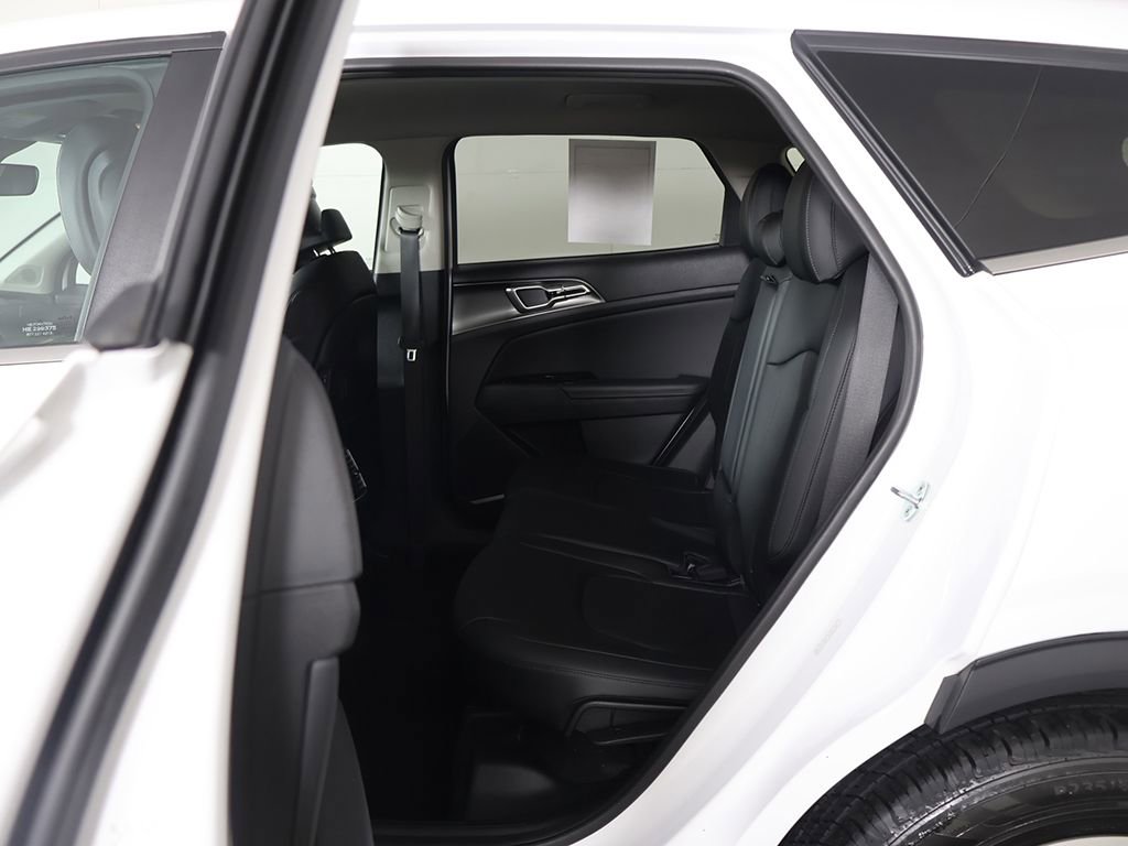 Used 2023 Kia Sportage EX image 30