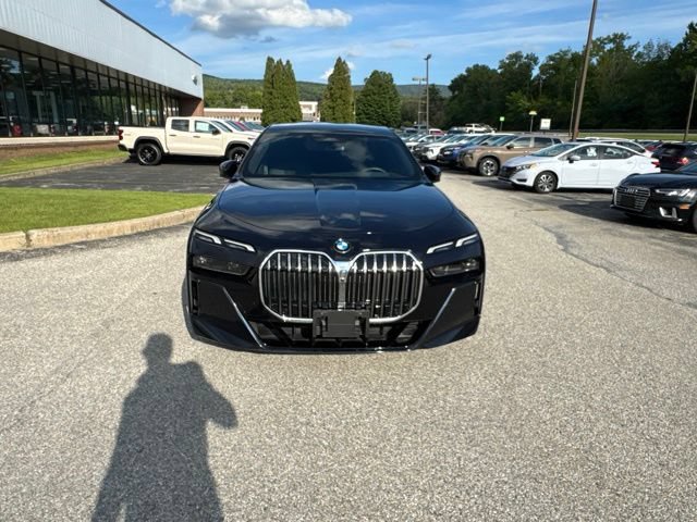 Used 2025 BMW 740i xDrive AWD/4WD image 8