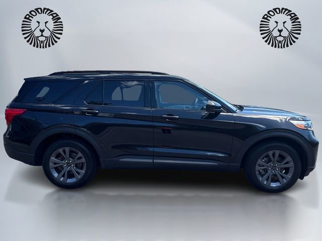 Used 2023 Ford Explorer XLT w/ Equipment Group 202A AWD/4WD image 4