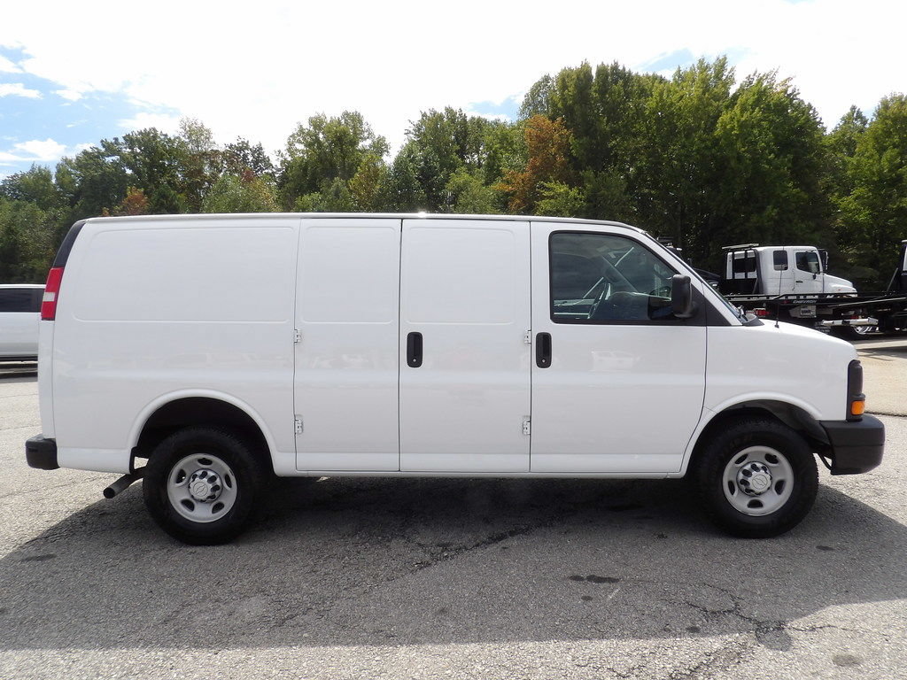 Used 2016 Chevrolet Express 2500 RWD image 9