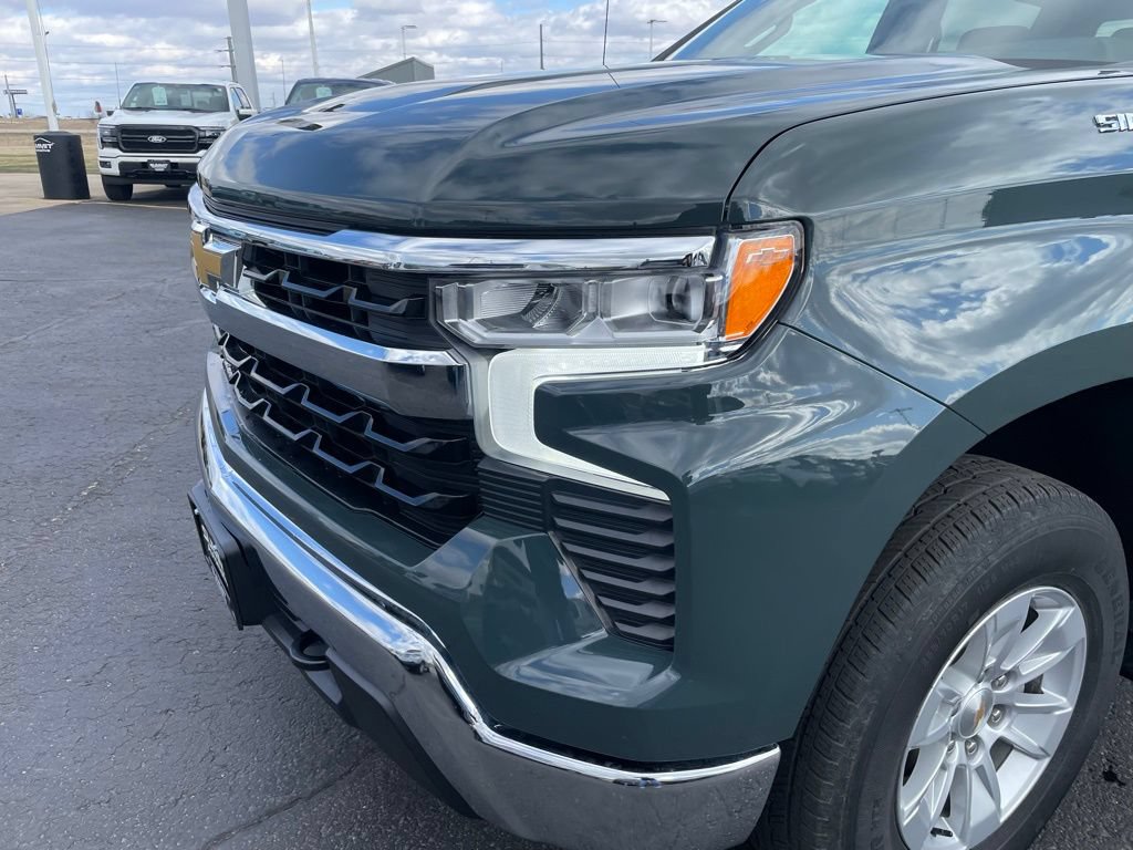 Used 2025 Chevrolet Silverado 1500 LT AWD/4WD image 24