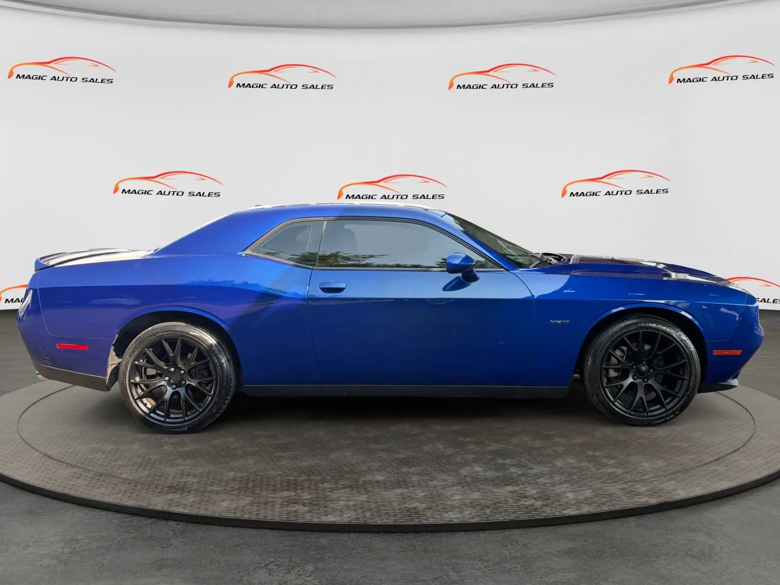 Used 2018 Dodge Challenger R/T RWD image 6