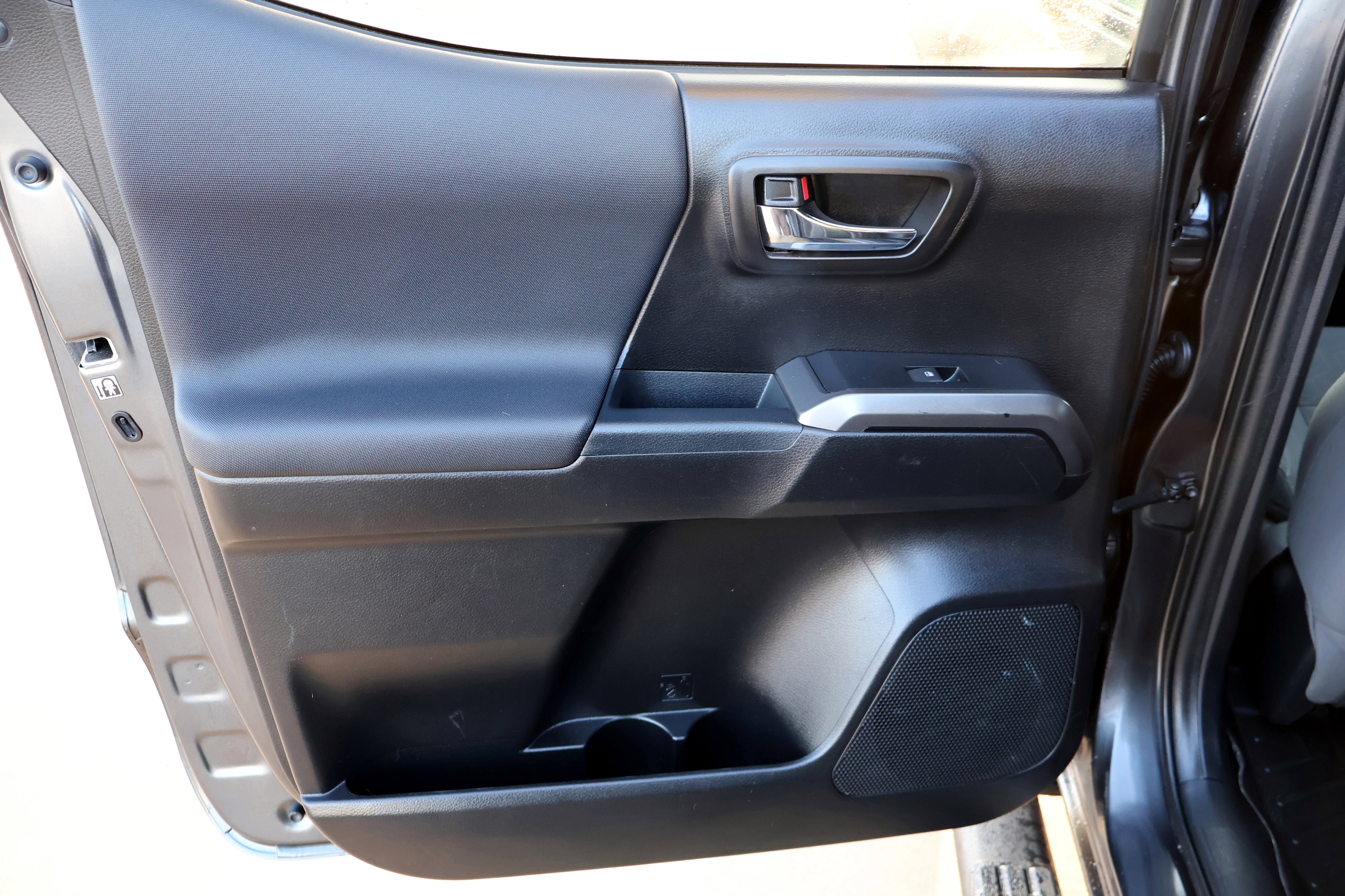 Used 2019 Toyota Tacoma TRD Sport image 17