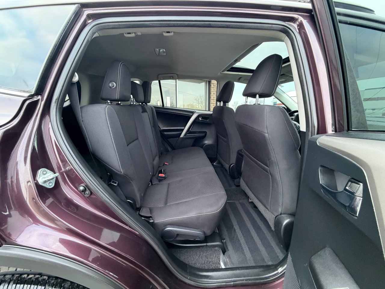 Used 2018 Toyota RAV4 XLE image 26