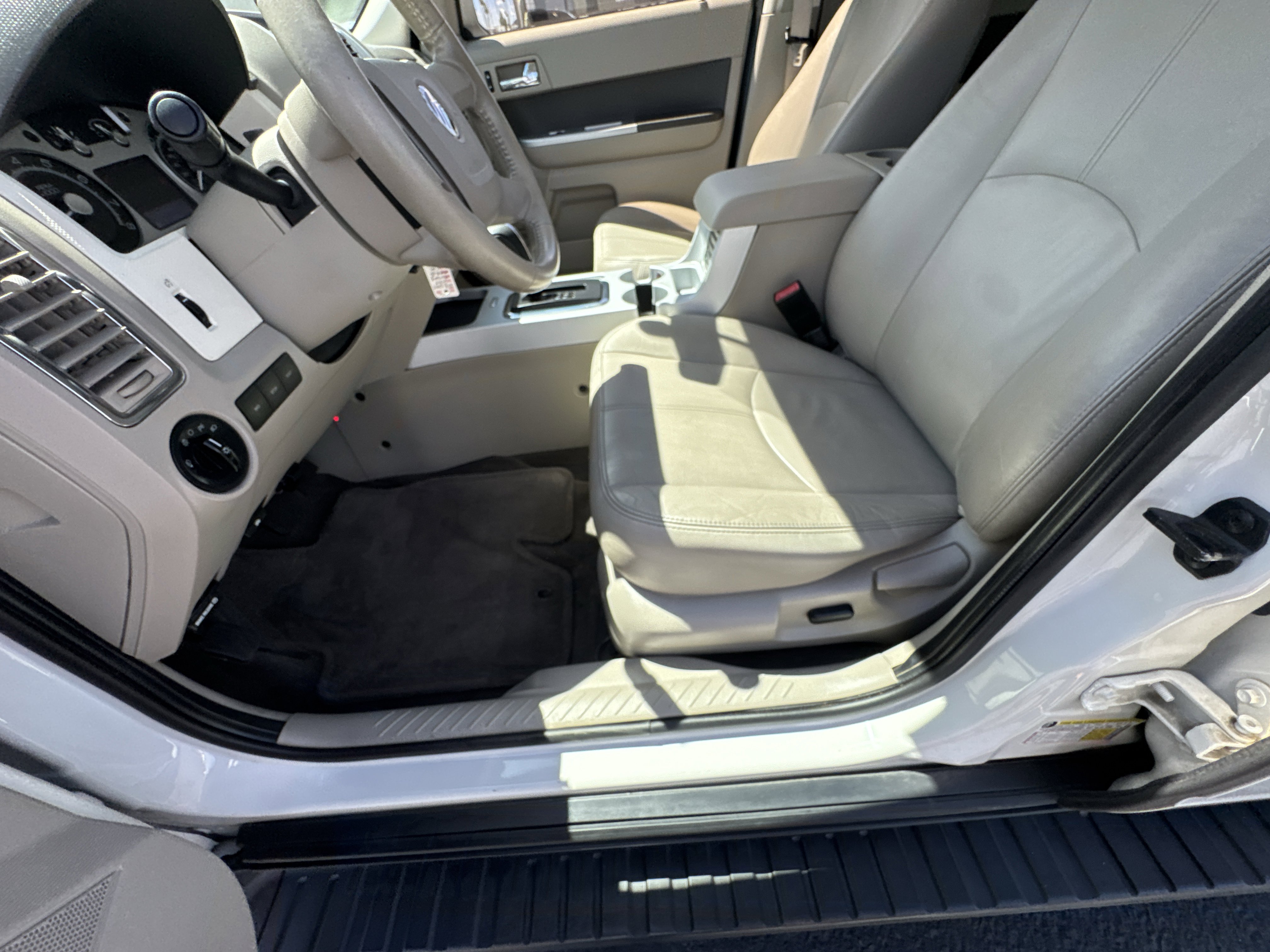 Used 2009 Mercury Mariner Premier image 17