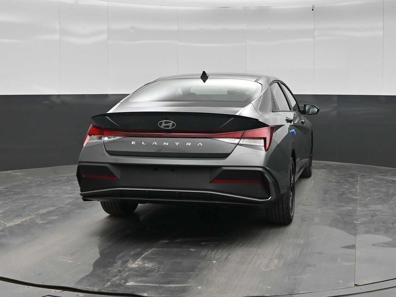 New 2026 Hyundai Elantra SEL Sport FWD image 6