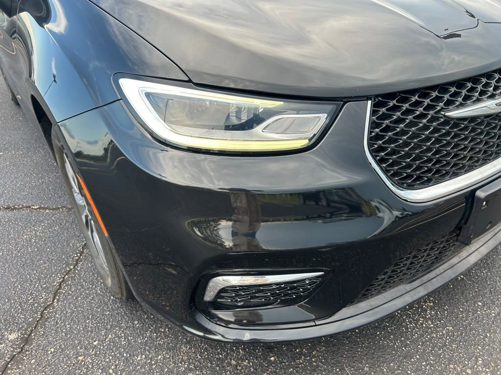 Used 2023 Chrysler Pacifica Touring-L FWD image 3