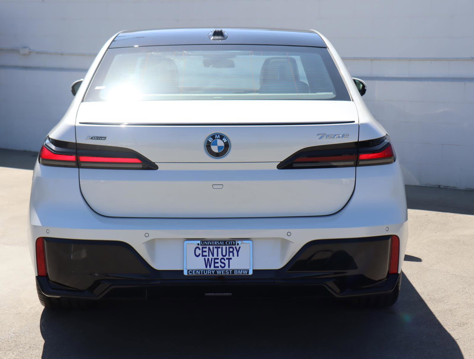 New 2026 BMW 750e xDrive w/ Executive Package image 4