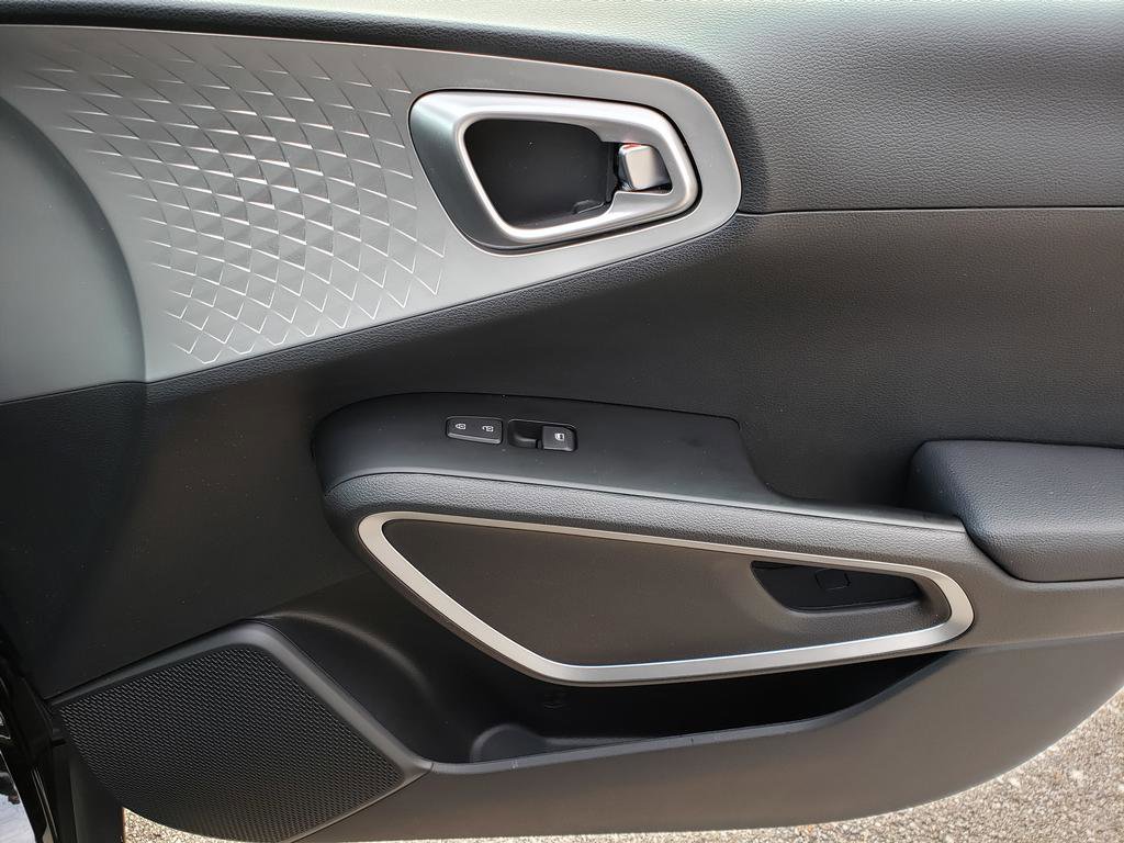 Used 2023 Kia Soul LX w/ Option Group 015 image 18
