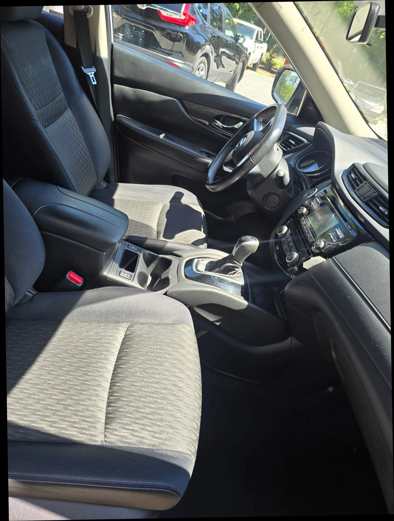 Used 2017 Nissan Rogue SV FWD image 8