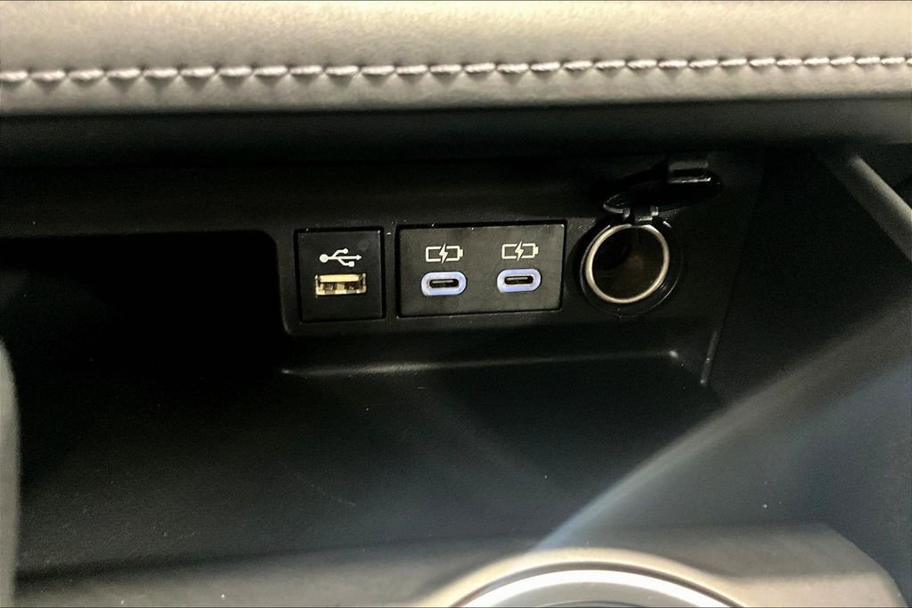 Used 2023 Toyota Highlander L image 30