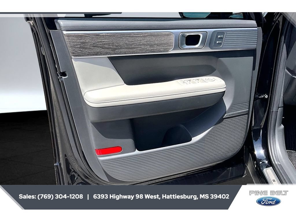 Used 2025 Hyundai Santa Fe Calligraphy FWD image 18