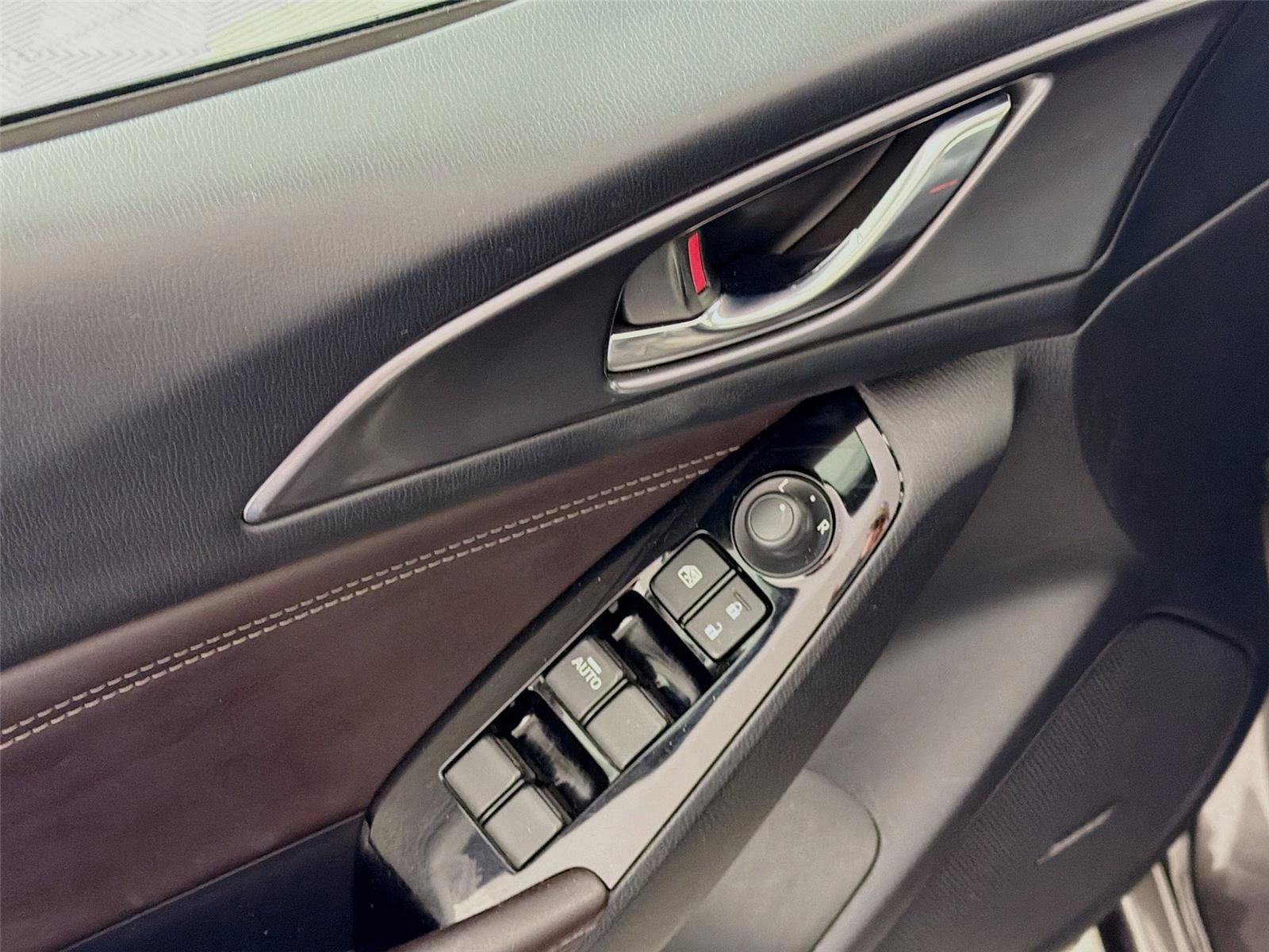 Used 2017 MAZDA MAZDA3 Grand Touring image 19