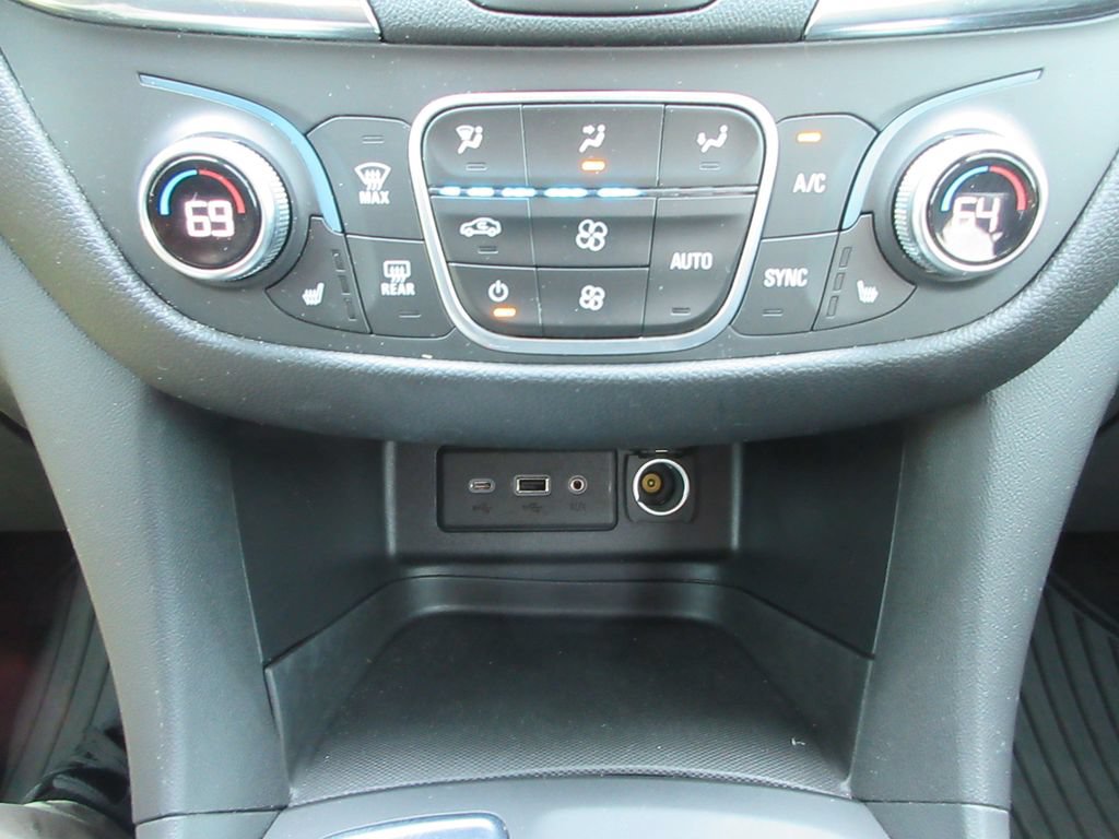 Used 2019 Chevrolet Equinox LT w/ Driver Convenience Package FWD image 29