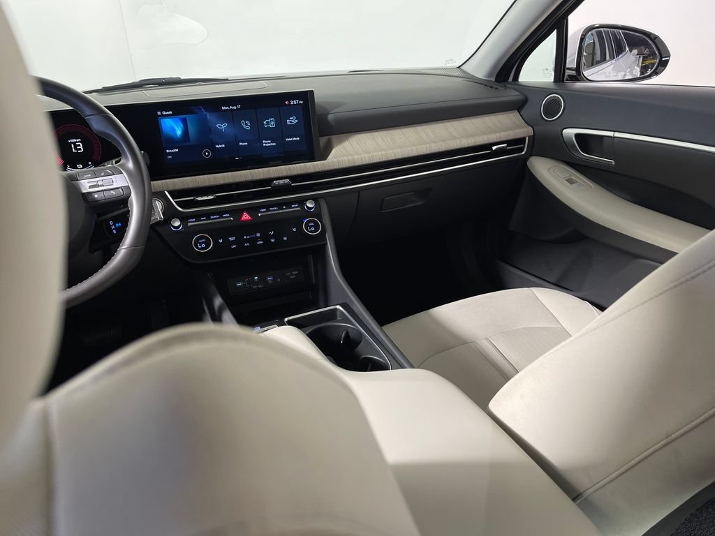Certified 2025 Hyundai Sonata SEL FWD image 17