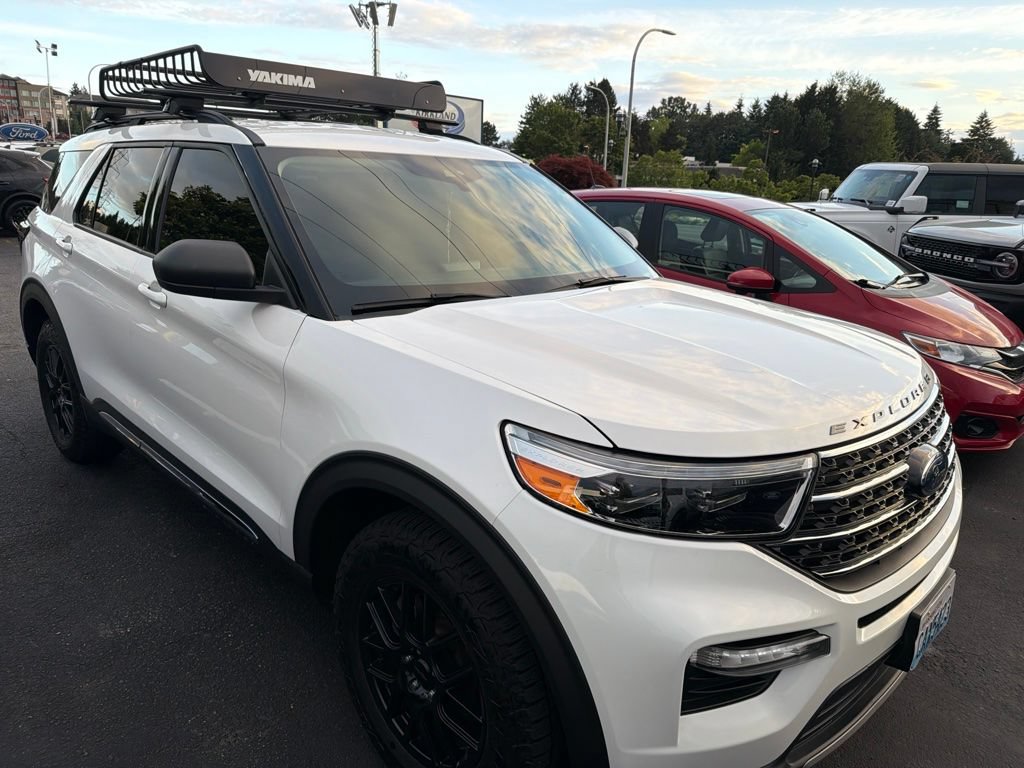 Certified 2021 Ford Explorer XLT w/ Equipment Group 202A AWD/4WD image 1