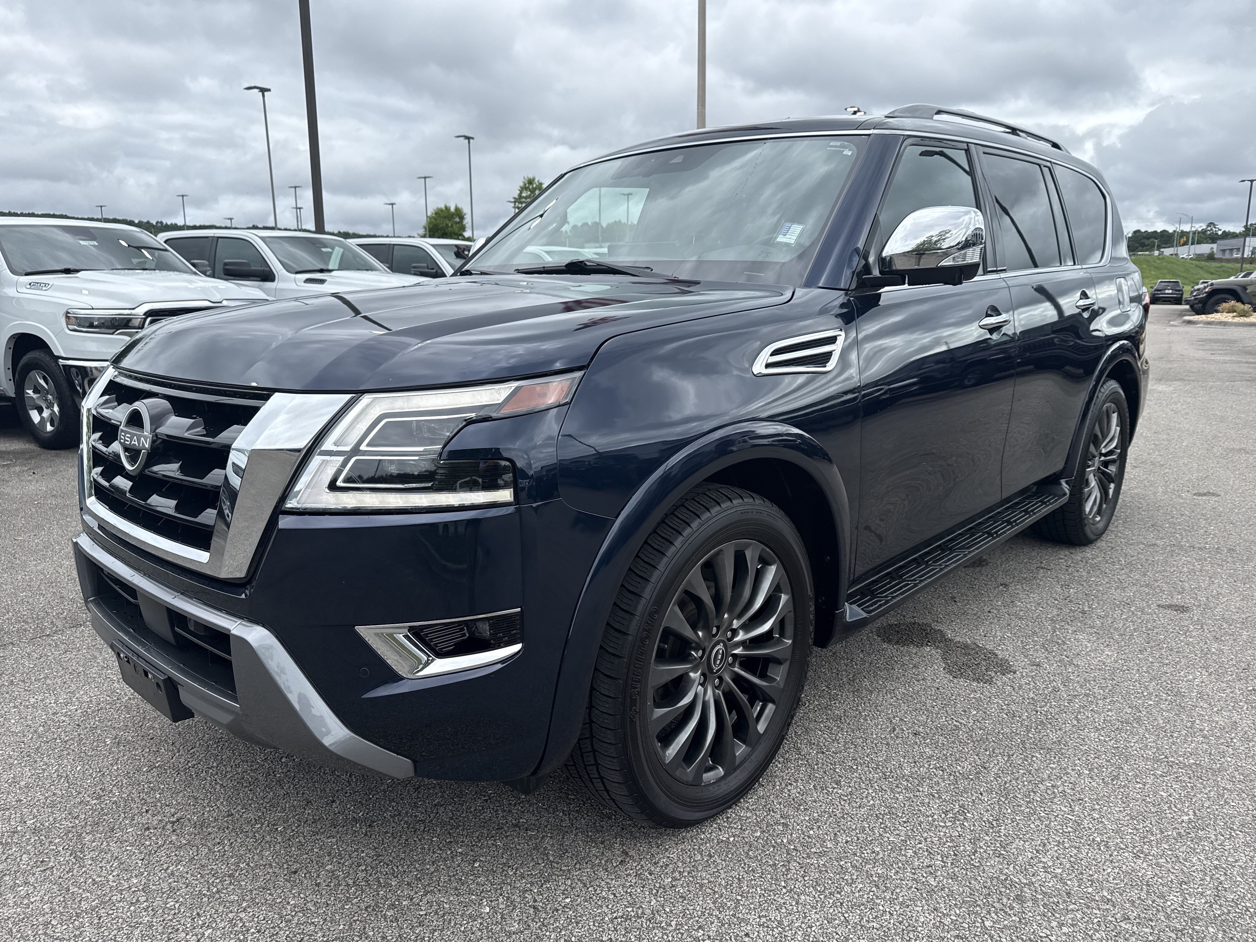 Used 2023 Nissan Armada Platinum w/ Captain's Chairs Package AWD/4WD image 3