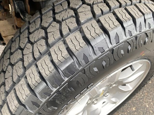 Used 2017 Chevrolet Silverado 1500 LT AWD/4WD image 21