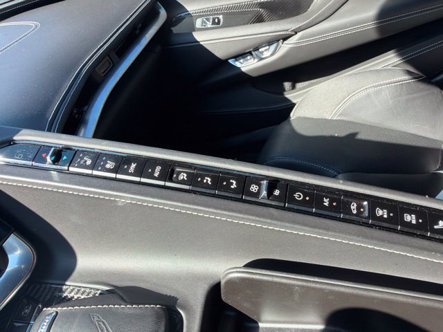 Used 2021 Chevrolet Corvette Stingray Premium Cpe w/ Z51 Performance Package RWD image 17