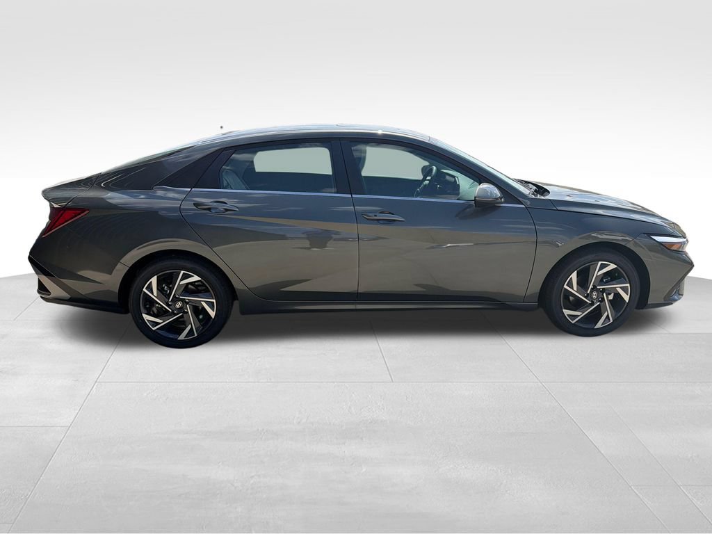 New 2026 Hyundai Elantra Limited FWD image 8