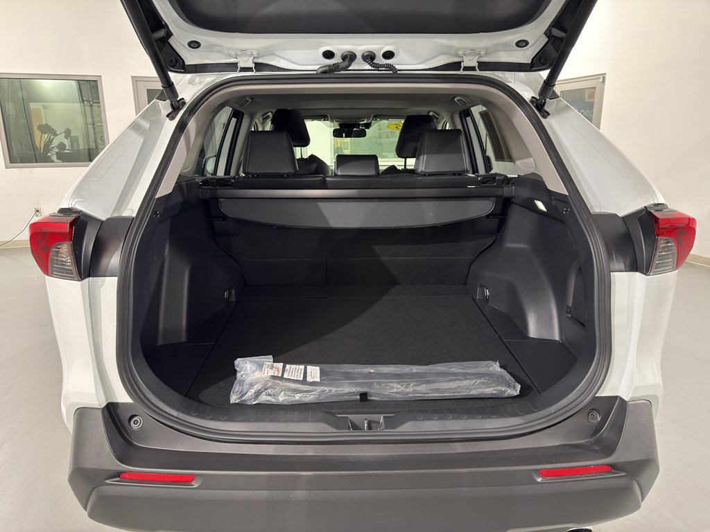 Used 2025 Toyota RAV4 XLE Premium image 9