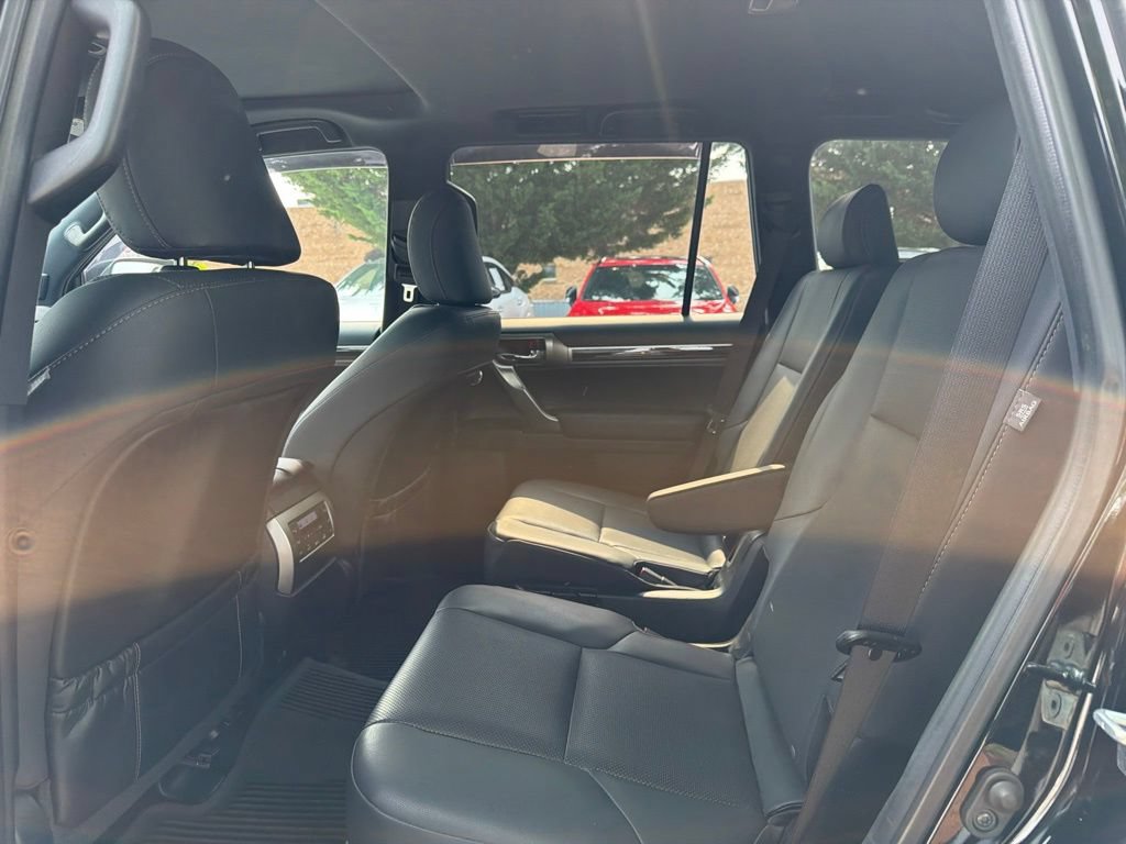 Used 2022 Lexus GX 460 Premium w/ Accessory Package AWD/4WD image 24