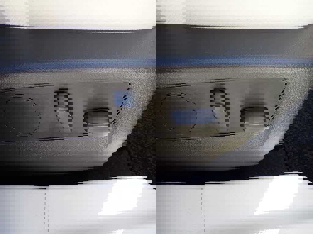 Certified 2022 Buick Envision Avenir w/ Technology Package II image 21