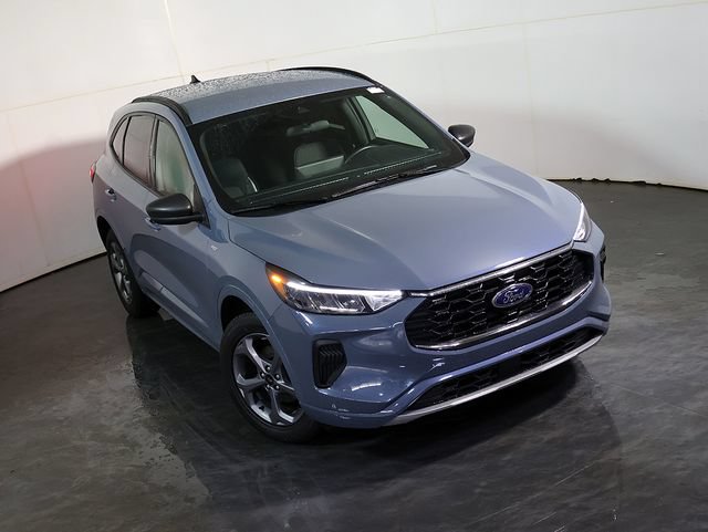 Used 2023 Ford Escape ST-Line w/ Tech Pack #1 AWD/4WD image 7