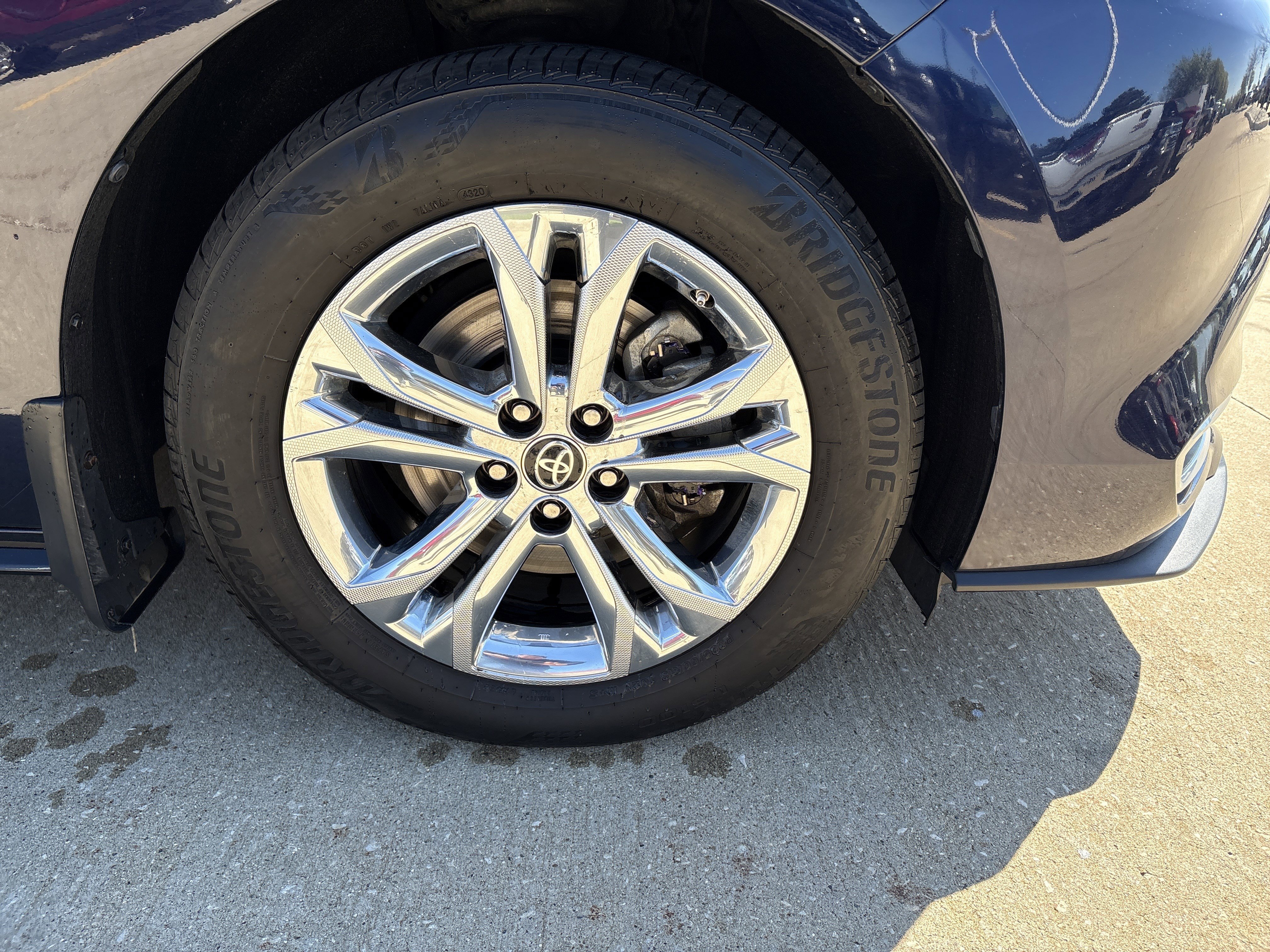 Used 2021 Toyota Sienna Platinum w/ Outdoor Package (TMS) image 9