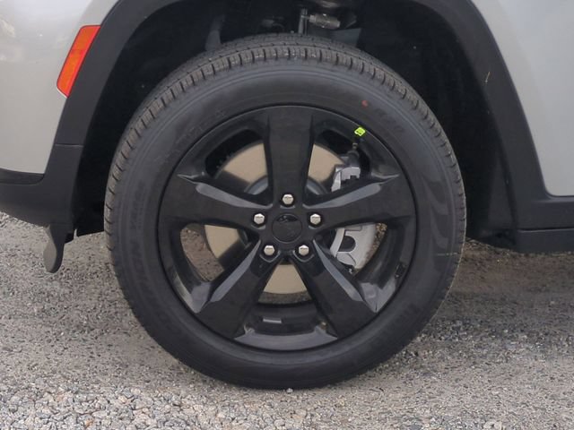 New 2025 Jeep Grand Cherokee L Limited w/ Black Appearance Package AWD/4WD image 10