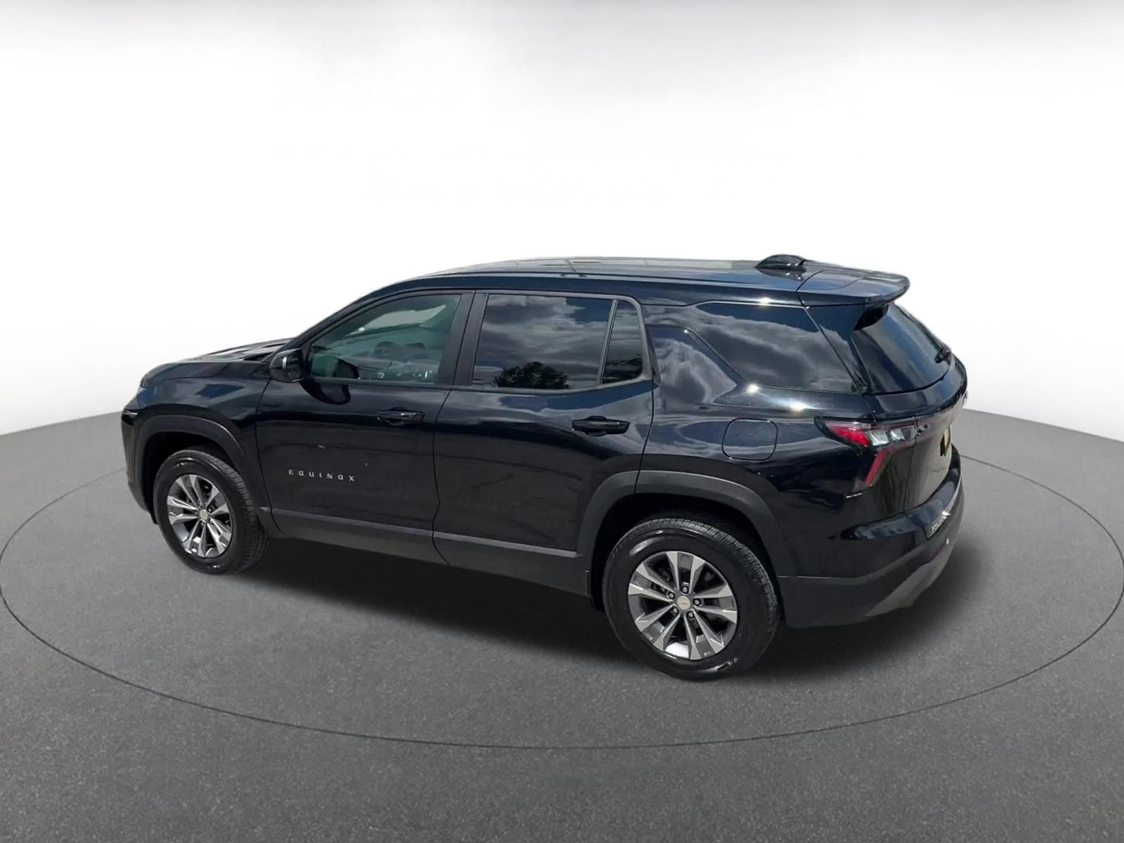Used 2025 Chevrolet Equinox LT FWD image 10