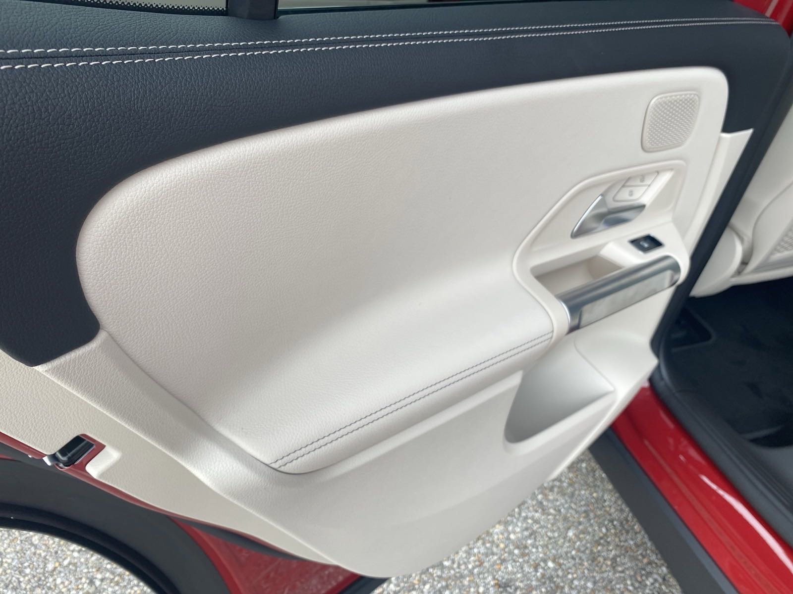 New 2024 Mercedes-Benz EQB 300 4MATIC image 11