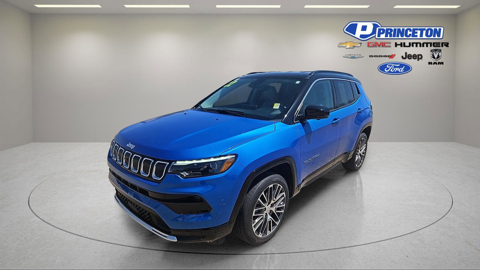 Used 2022 Jeep Compass Limited w/ Elite Group AWD/4WD image 3