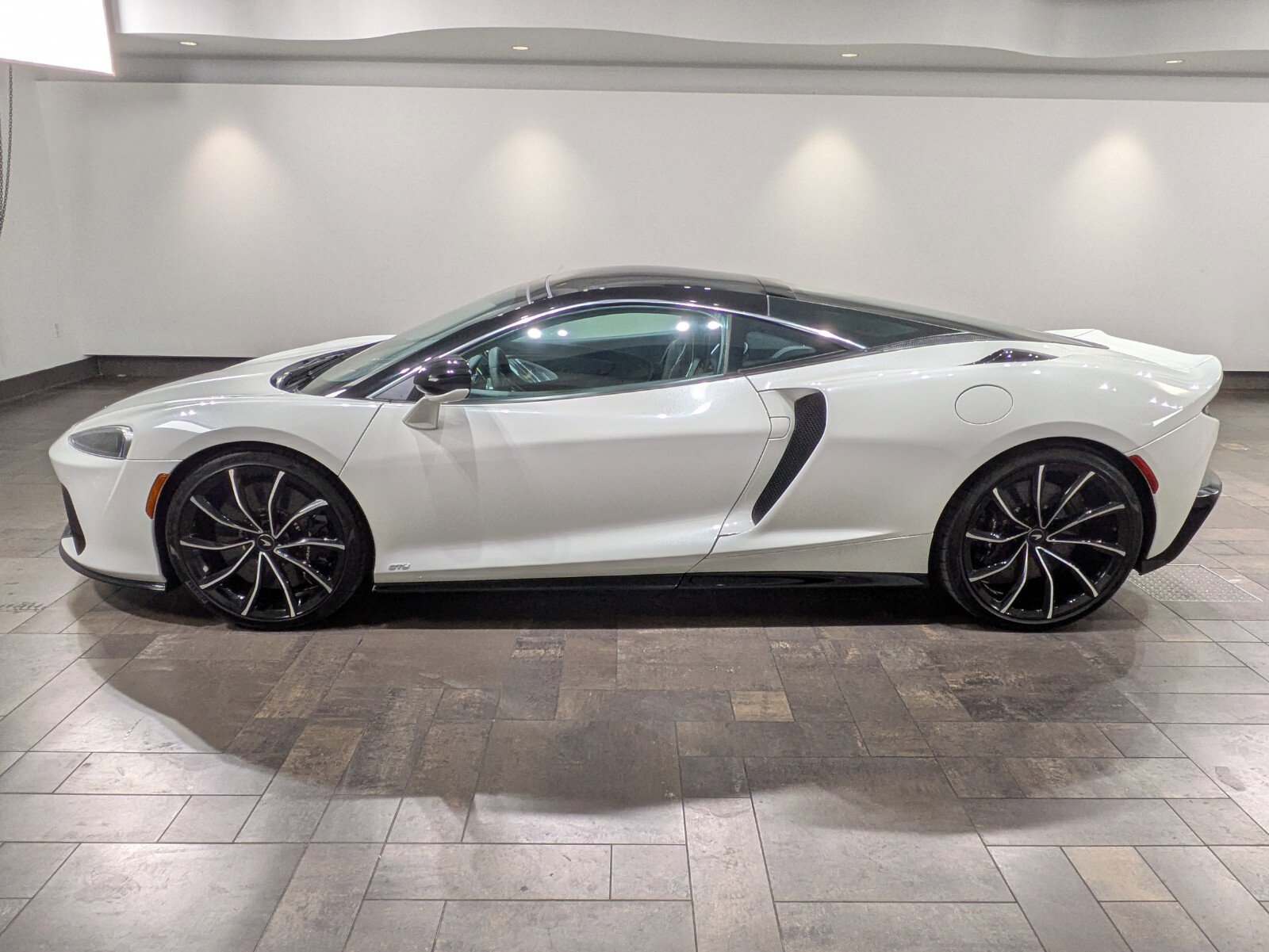 New 2025 McLaren GTS RWD image 3