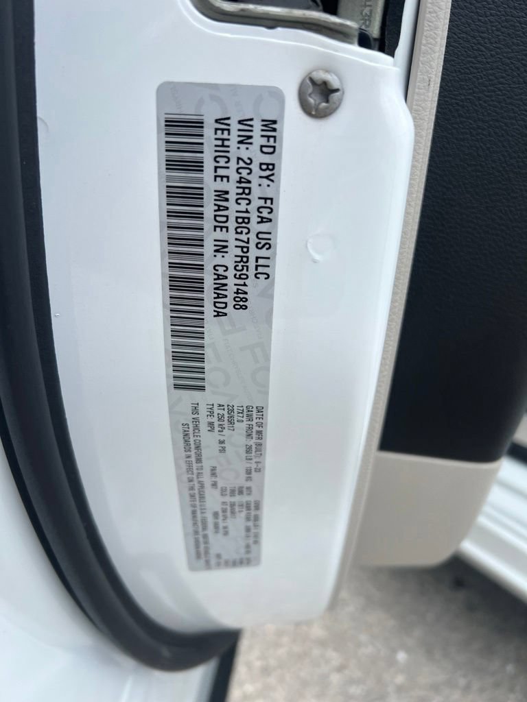 Used 2023 Chrysler Pacifica Touring-L FWD image 38