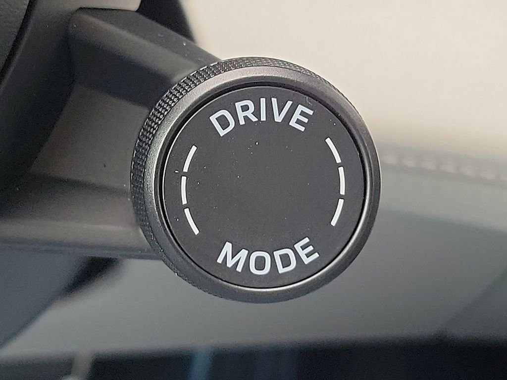 Used 2025 Porsche Taycan 4S image 22