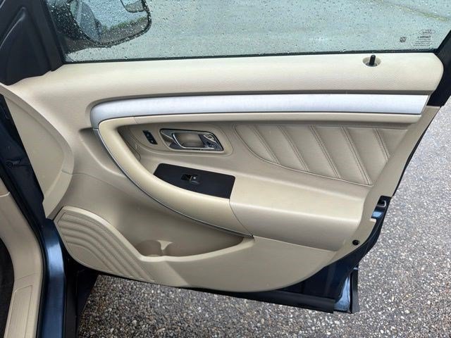 Used 2018 Ford Taurus SE FWD image 17