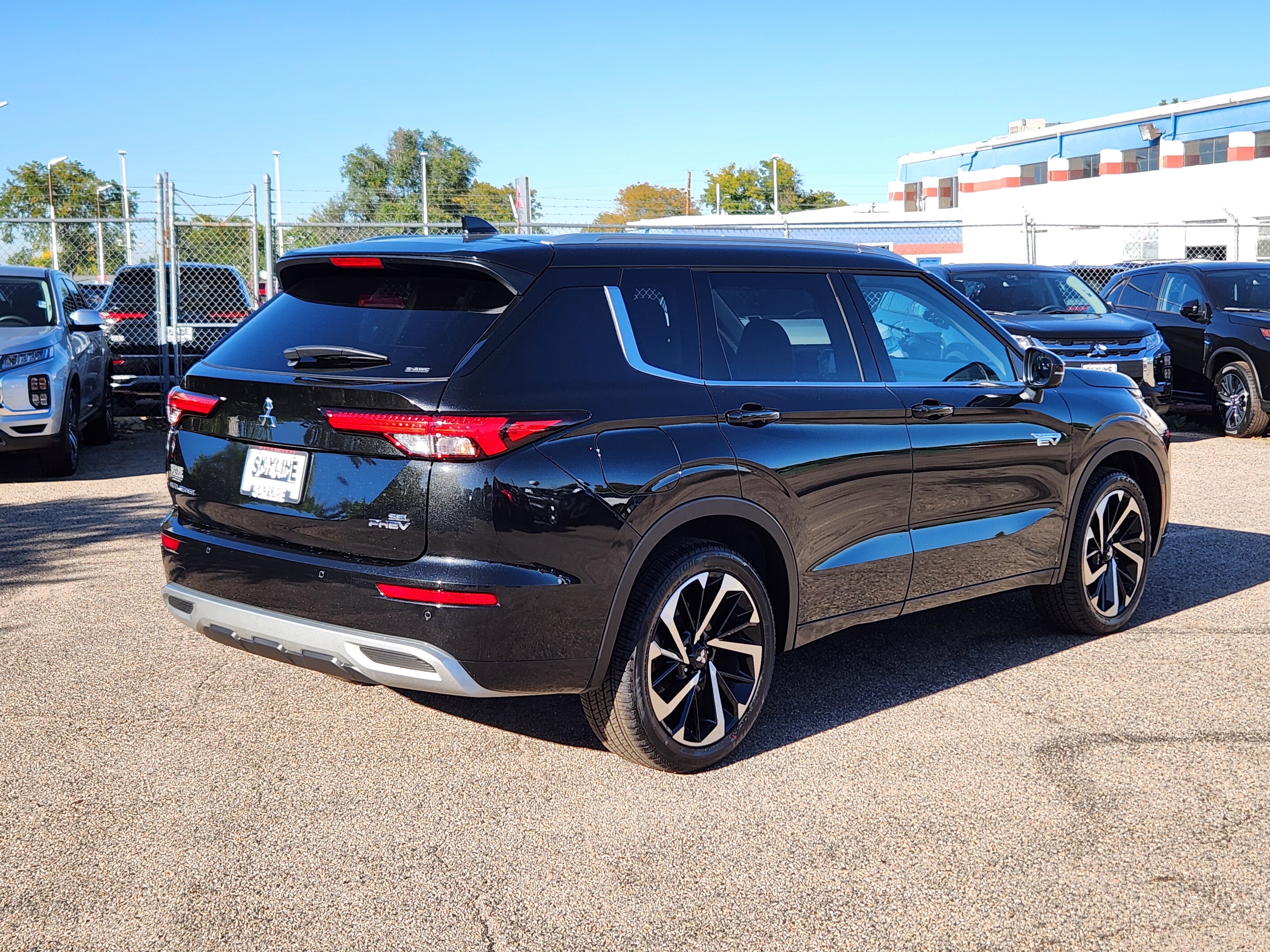 New 2025 Mitsubishi Outlander SEL image 3