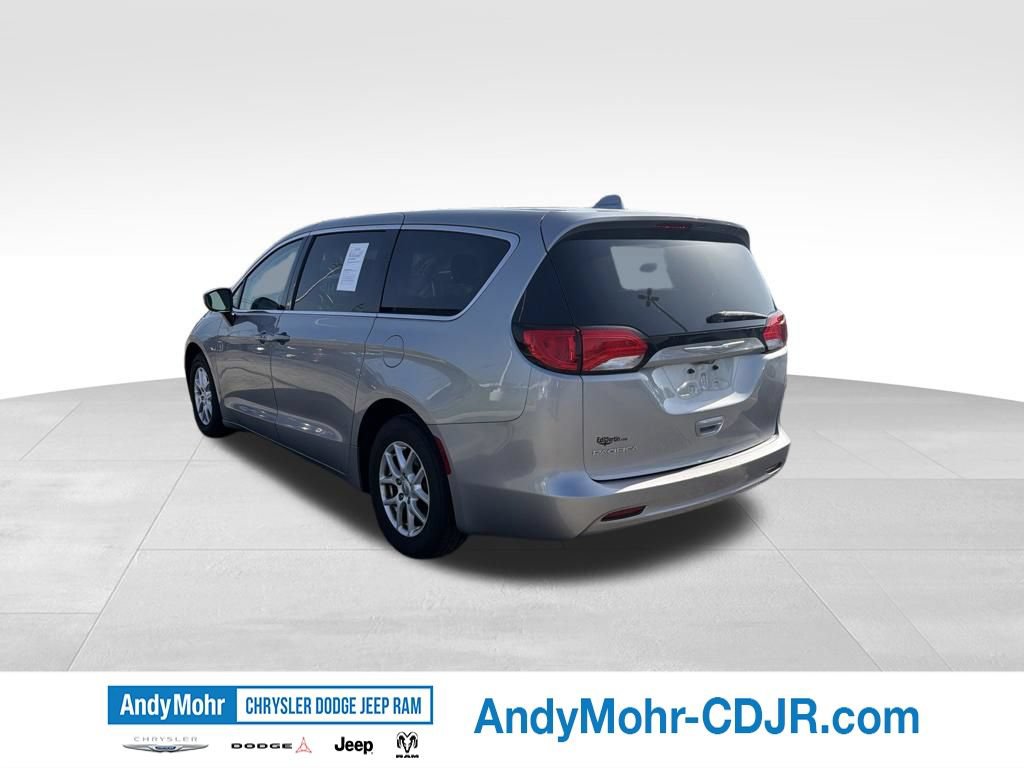 Used 2017 Chrysler Pacifica LX FWD image 5