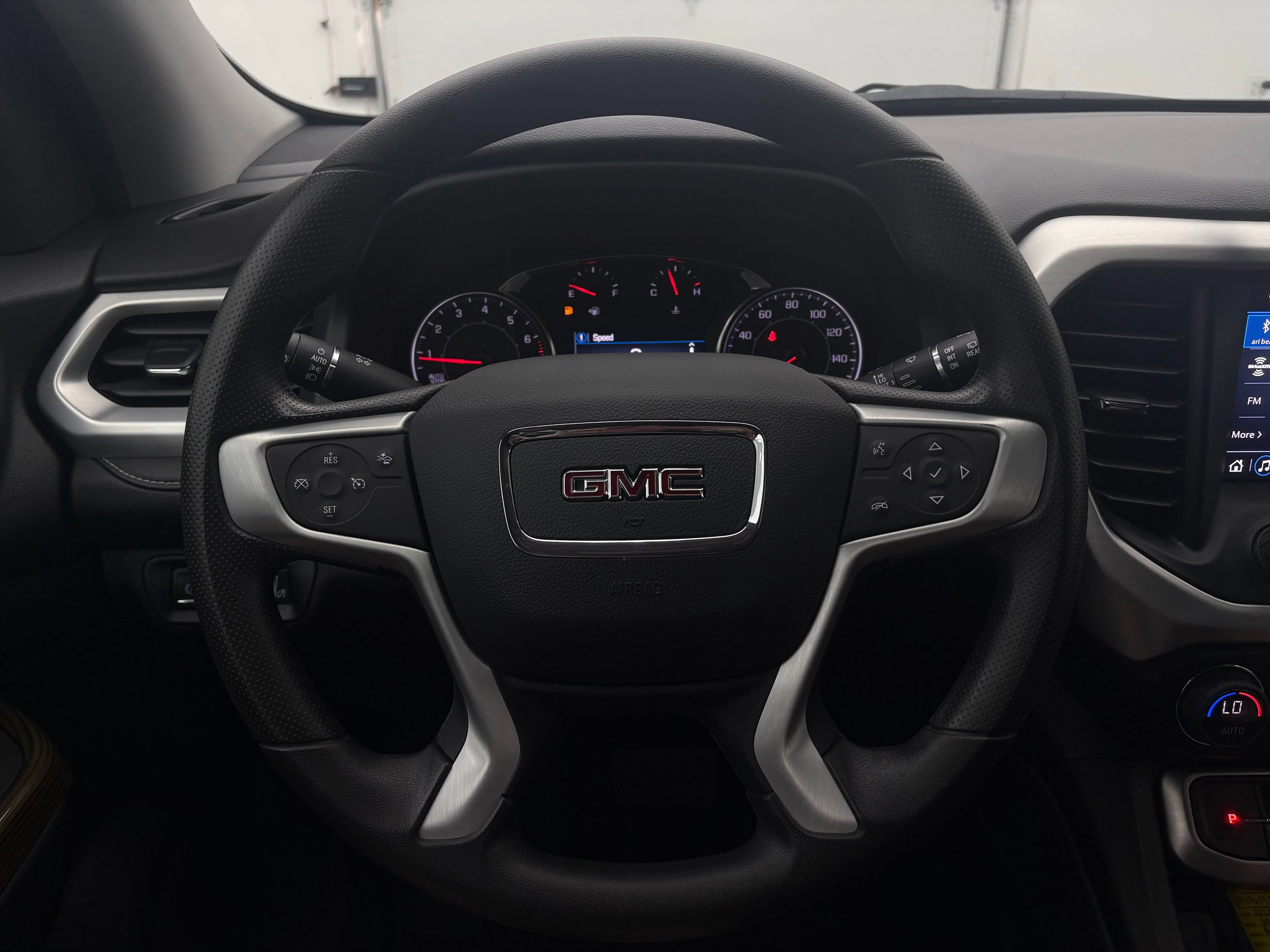Used 2023 GMC Acadia SLE FWD image 16