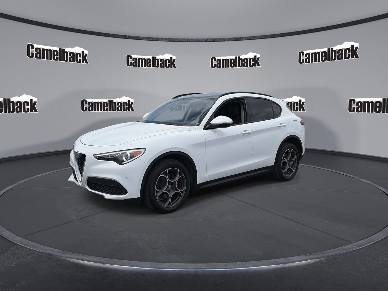 Used 2018 Alfa Romeo Stelvio Sport w/ Quick Order Package 22J Sport AWD/4WD image 3