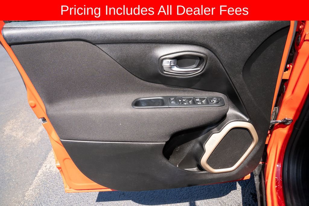 Used 2017 Jeep Renegade Latitude FWD image 10
